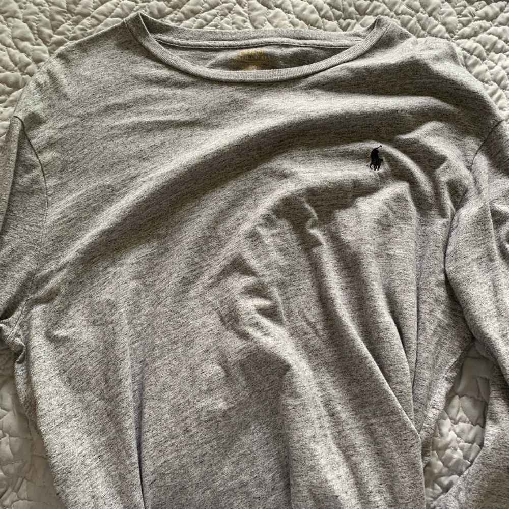 Polo long sleeve. Soft size LARGE. Classic fit.